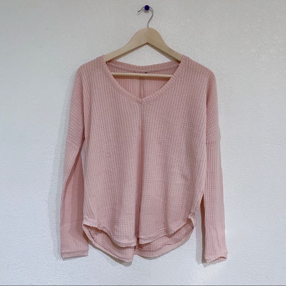 Urban Outfitters Sweaters - Waffle knit v-neck pastel pink blush knit sweater